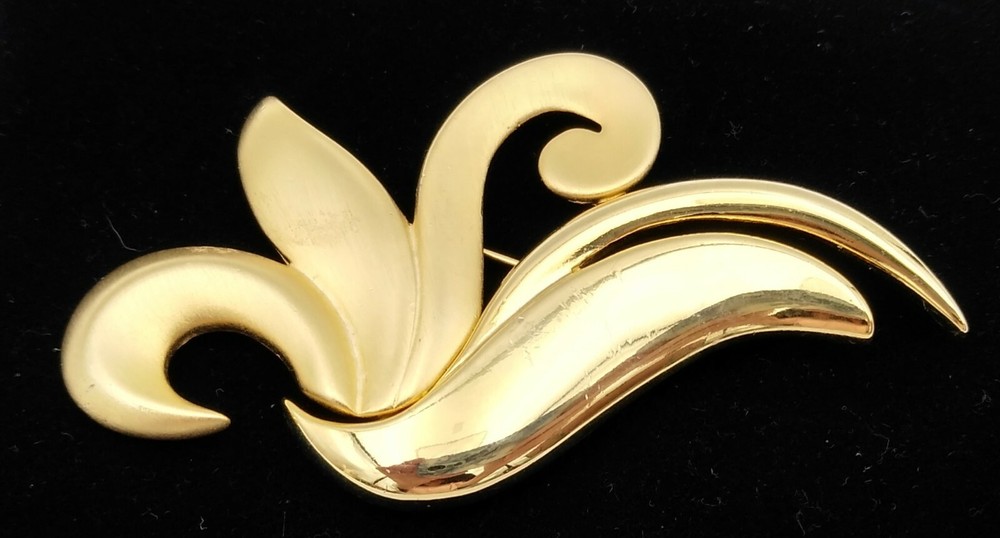 Vintage~~Casual Corner~~Large 3″ Abstract Matte & Shiny Gold Tone Brooch 1980’s