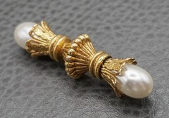 Vintage 80s 90s Brooch Gold Tone Faux Pearl Couture Runway Jewelry
