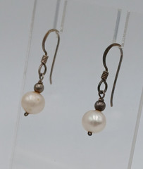 VTG 7mm Pearl Dangle Earrings 1in Drop Sterling Silver French Wire 1.43g Estate