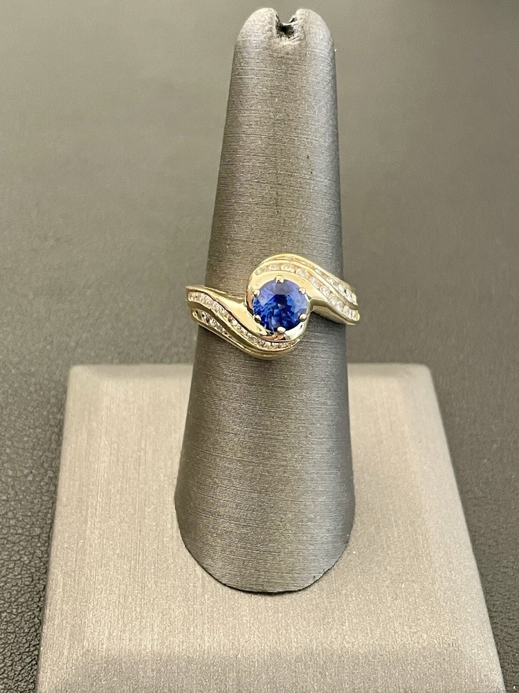 18KT Yellow Gold 0.94CT Sapphire and 0.60CTW Diamond Ring. Size 7 (R105)