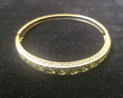 Lovely 9KT Solid Yellow Gold with Peridot Bangle Bracelet – English