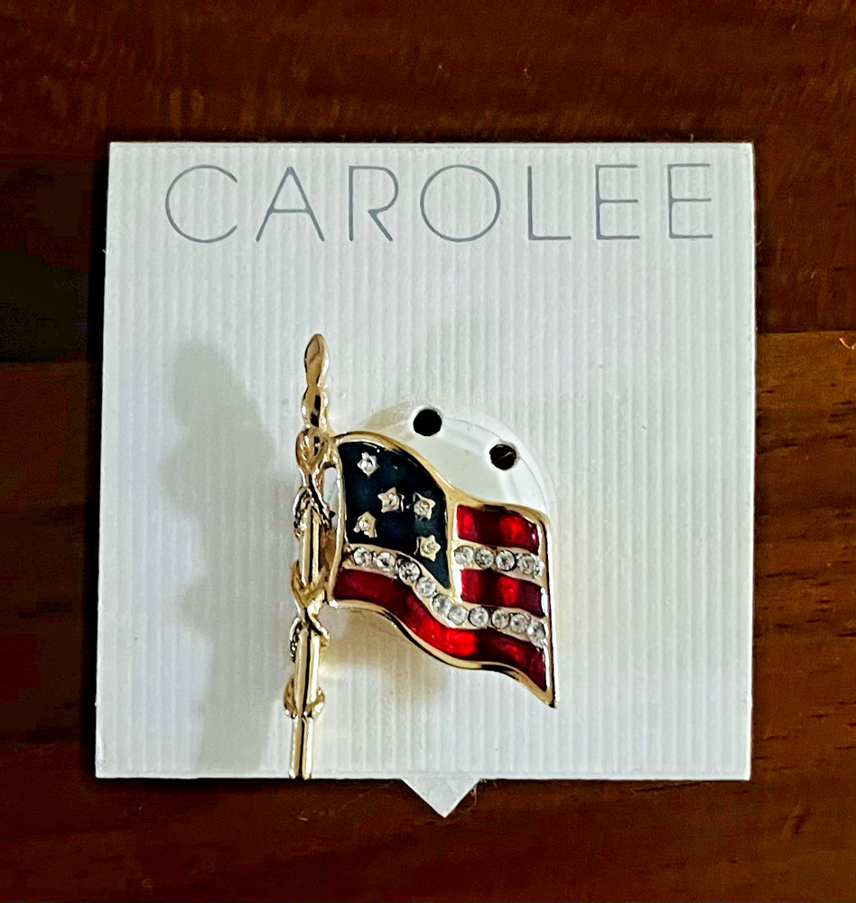 Vintage Signed Carolee American Flag Gold Tone Rhinstone Patriotic Lapel Pin NEW