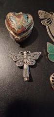 Vintage 7 PIECES Butterfly Lot. Signed Monet and Unsigned PIECES GOLD-TONE METAL