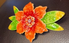 VINTAGE RESIN POINSETTIA LIGHTWEIGHT BROOCH Clothing Accessory Pin