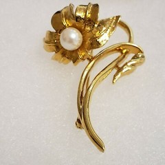 Vintage Midcentry Long Stem Goldtone Faux-Pearl Flower Brooch Pin, Secure Clasp