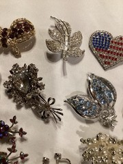 Lot Mixed Vintage Jewelry Pins Clip Earrings + Very Good Condition