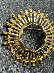 CELEBRITY Signed Vintage 2” Circle Burst Gold Tone Metal Brooch Pin
