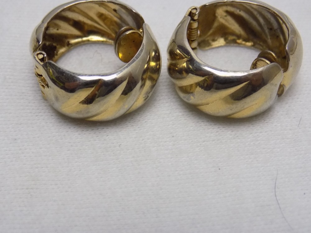EARRINGS – VINTAGE GOLD TONE CLIP-ON EARRINGS