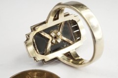 STRIKING ART DECO 14K GOLD WHITE GOLD ONYX & DIAMOND GEOMETRIC RING c1930