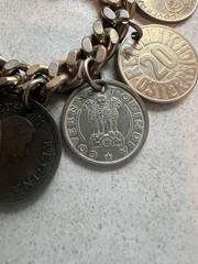 Vintage 50s Chunky Loaded Coin Charm Bracelet 17 Real Coins International 88g H3