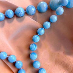 Vintage Sarah Coventry Caribbean Blue Marbled Lucite Graduated Bead Necklace 29″