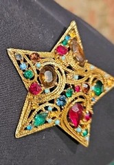 La Roco 1950s Star Brooch Colorful Gold Tone Rhinestones Textured Gold Plate