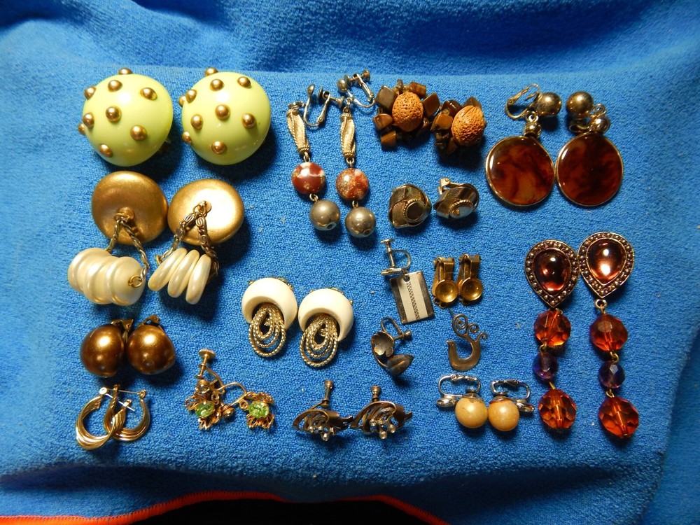 Vintage Costume Jewelry Lot EARRINGS 14 pairs + 3 unmatched