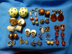 Vintage Costume Jewelry Lot EARRINGS 14 pairs + 3 unmatched