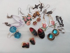 12 LOT G VINTAGE ESTATE PIERCED EARRINGS DANGLE HUGGIE CLOISONNE HEART FLORAL