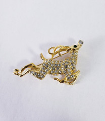 Avante Gold Tone Reindeer w/ Rhinestones Christmas Holiday Pin Brooch