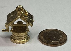 Vtg 3D Goldtone Wishing Well Charm 3/4” Tall