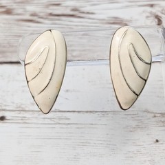 Vintage Earrings For Pierced Ears – Cream & Gold Tone – Poor Condition