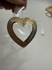 Vintage Gold Tone Textured Open Heart Scarf Clip Minimalist Love Jewelry 1 Inch