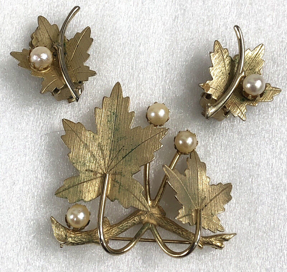 Sarah Coventry Set Brooch & Earrings Cultured Pearl Maple Leaf 7989 – Vintage