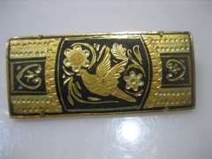 Vintage Damascene Black Gold Bird Spreading Wings Crest Trombone Clasp Brooch