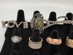 Estate Jewelry Lot 18 Rings Rhinestone Gold Silver Tone Vintage Fashion