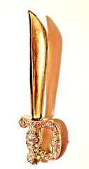 Vintage Rhinestone Sword Brooch Pin Gold Tone Scimitar Saber 3 1/8″ Jewelry