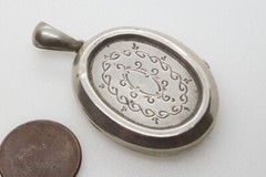 ANTIQUE LATE VICTORIAN ENGLISH SILVER PHOTO MEMENTO LOCKET c1890