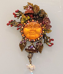 Kirks Folly Seaview Moon Autumn Harvest Mushroom Leaf Crystal Dangle Brooch Pend