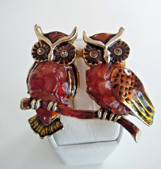Vintage Liz Claiborne Owls Brooch Stone Enamel Gold Tone Bird Animal Signed