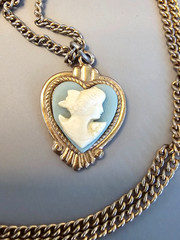 Vintage Heart Shaped Cameo Pendant Necklace Blue Gray Gold Tone Chain 1950s