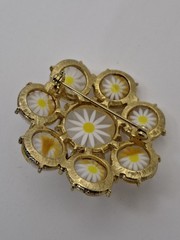 Vintage White Plastic Flower Brooch Lucite Circles Hippy Retro Daisy 60s 70s