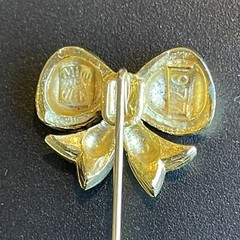 Bow Stick Pin Signed Mimi D N ~AKA~ Mimi di Niscemi Vintage Gold Tone Dainty