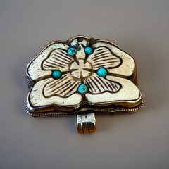 Vintage & Hand Carved Bone With Turquoise Butterfly Pendant Set In Silver 27gram
