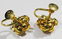 VTG SIGNED B.N. Bugbee Niles 3D gold tone metal stud ROSE LEAF Earrings screw bk