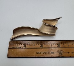 Vintage New Old Stock Lady Remington Brushed & Shiny Gold-Tone Ribbon Brooch