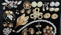 Goldtone Faux Pearl Jewelry Lot Trifari Japan Signed Pieces Brooch Earrings E30