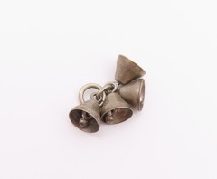 925 Sterling Silver Vintage Pendant Miniature Cluster Bell Charm Loop PT26450