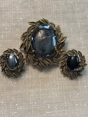 Vtg Alice Caviness Antiqued Goldplate Black Oval Hematite Style Brooch Earrings