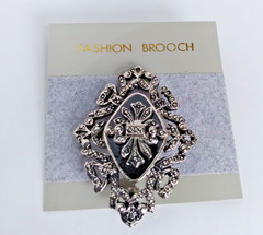 Elegant Vintage-Style Fashion Brooch, Silver Tone Floral Design. 1.5″
