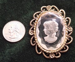 Vtg RARE Left Facing Gold-tone Oval Beveled Glass Intaglio Cameo Brooch Pendant