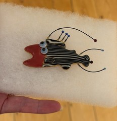 VINTAGE CYNTHIA CHUANG JEWELRY 10 FISH BROOCH PIN – IN ORIGINAL BOX!