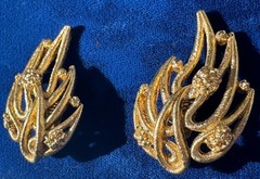 Vintage Monet Pat’d Gold Tone Clip On Earrings Signed Textured Abstract