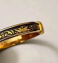 Vintage Damascene Bird Spring Hinged Bracelet Ornate Gold Tone & Black 6-3/4″