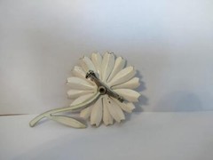 Brooch pin round daisy white and light pink 1-3/4″ diameter green stem