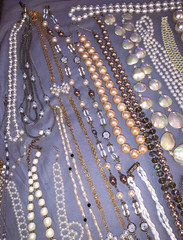 Great Lot 55 Mostly Vintage Faux Pearl Necklaces Many Designs & Styles