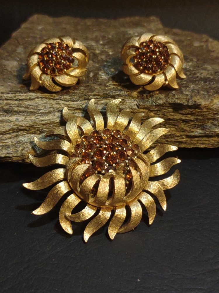 1955-1969 CROWN TAFARI ALFRED PHILIPPE Flower Pin Brooch Clip Earrings Set Vgt
