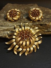 1955-1969 CROWN TAFARI ALFRED PHILIPPE Flower Pin Brooch Clip Earrings Set Vgt