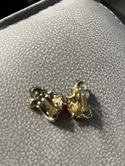 Vintage gold tone faux stone earrings. clip. see pics