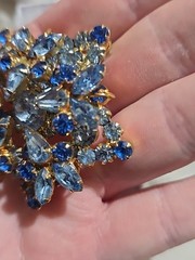 Vintage JULIANA Brooch Layered Hues of Blue Rhinestone Beautiful Gold Tone